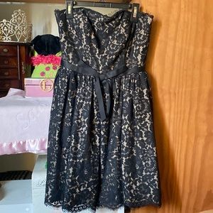 Black flower lace with a tan underneath Robert Rodriguez size 2